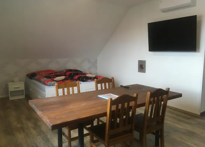 Pod Mezu 4* חלוהובץ