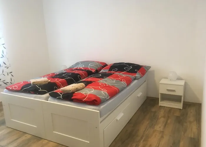 Pod Mezu 4* חלוהובץ