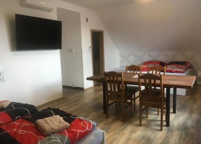 Pod Mezu 4* חלוהובץ